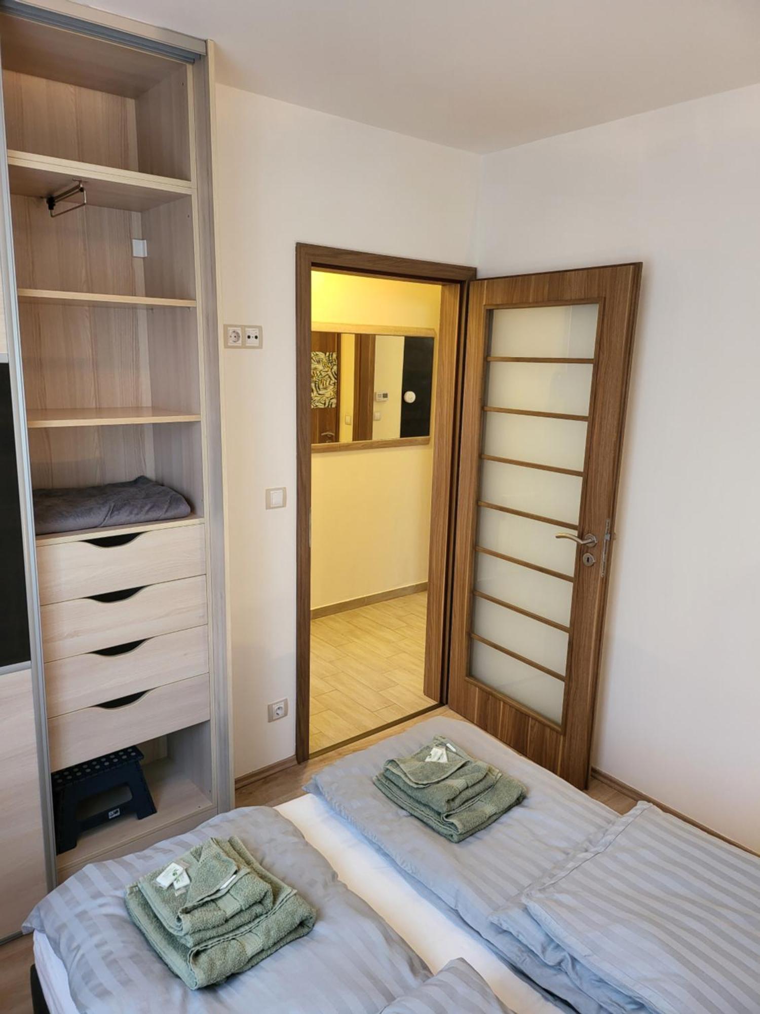 Triangol Apartman: Fuerdo, Belvaros, Egyetem Gyor Exterior photo