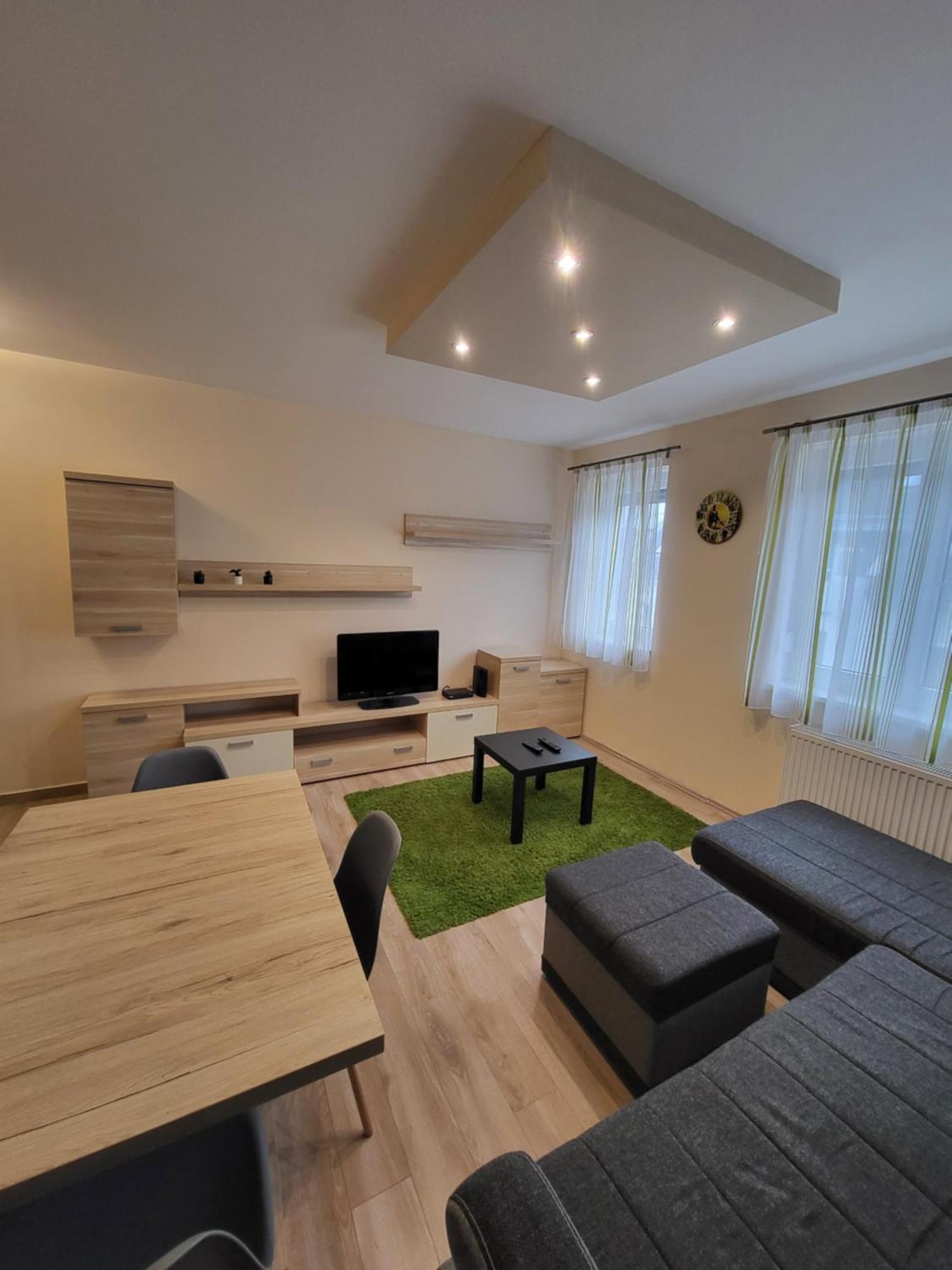 Triangol Apartman: Fuerdo, Belvaros, Egyetem Gyor Exterior photo