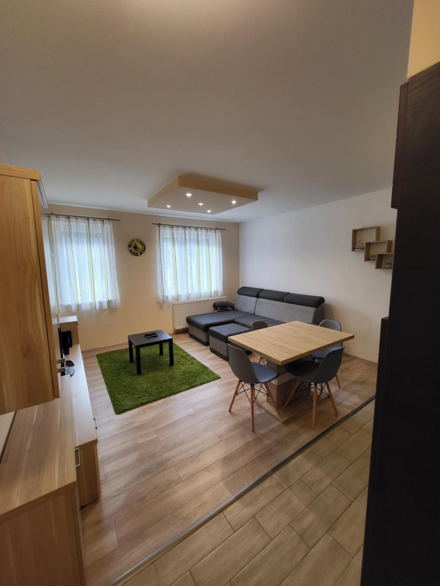Triangol Apartman: Fuerdo, Belvaros, Egyetem Gyor Exterior photo