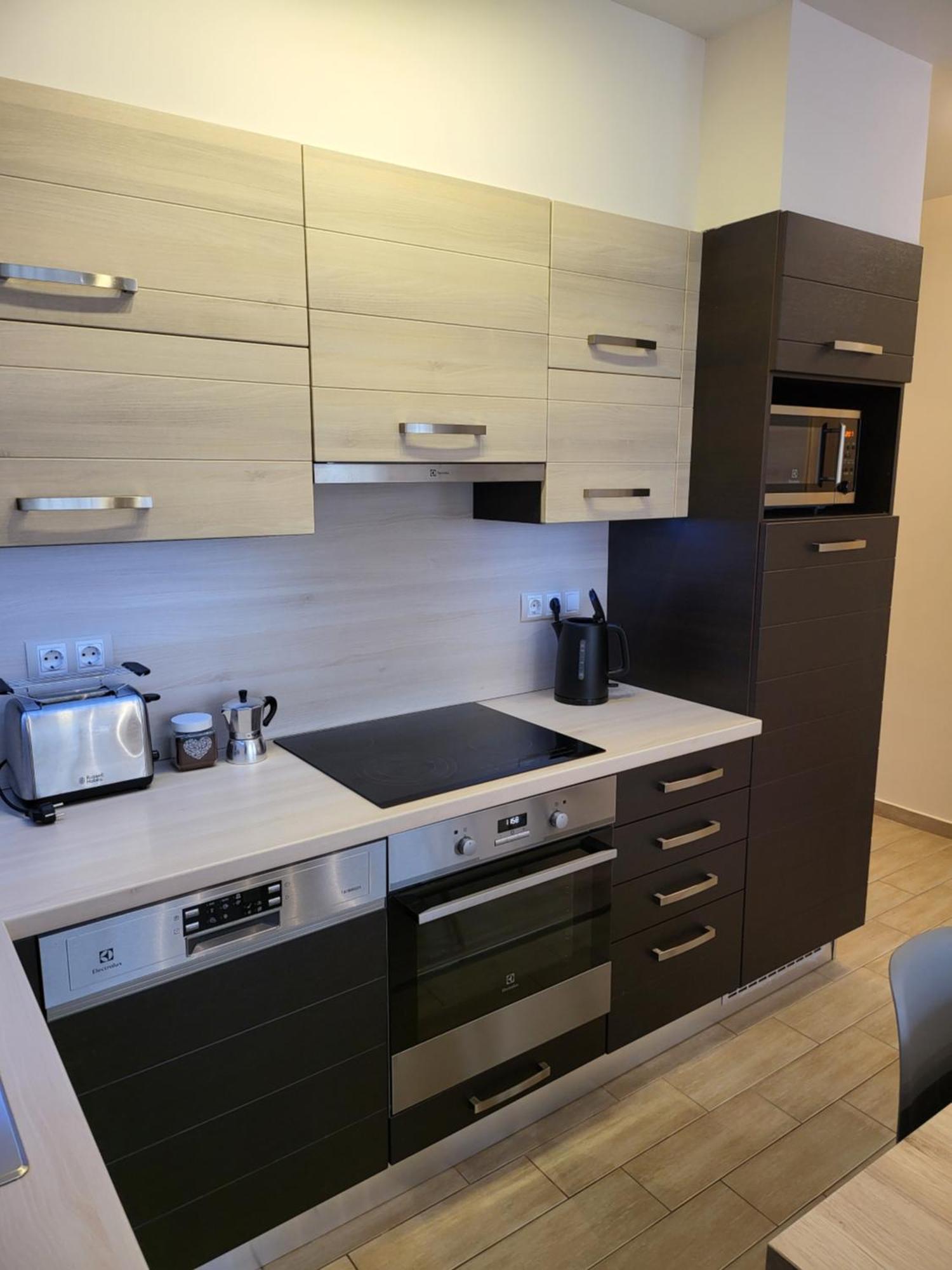 Triangol Apartman: Fuerdo, Belvaros, Egyetem Gyor Exterior photo